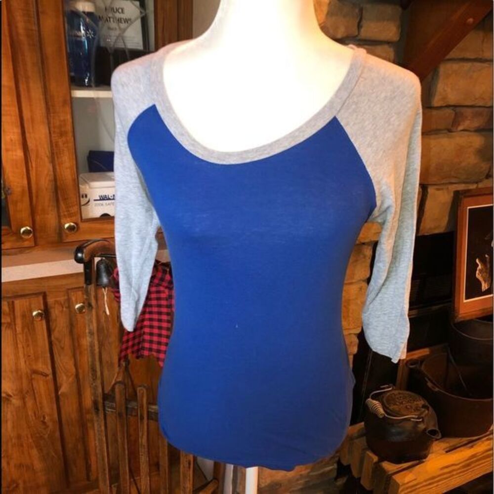 Wet Seal jersey style t-shirt size small